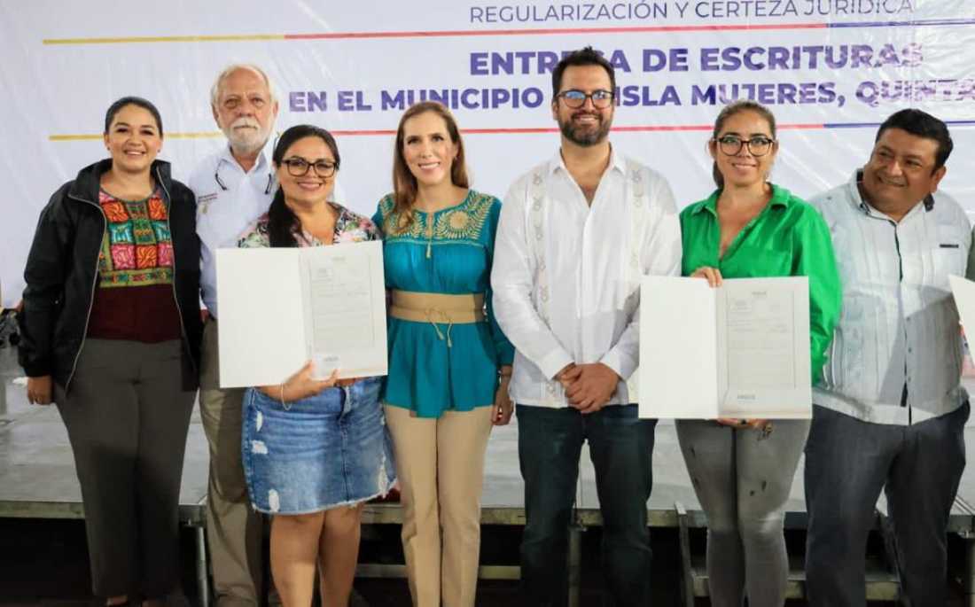 200 familias de Isla Mujeres obtienen seguridad jurídica en la propiedad de sus hogares