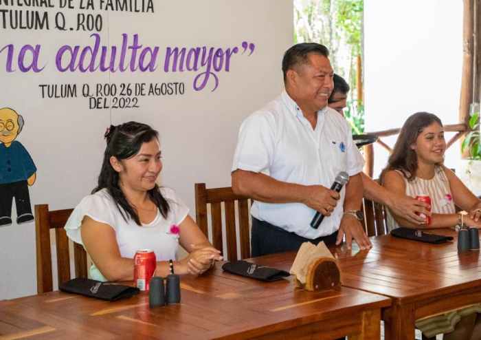 Celebra DIF Tulum a los adultos mayores en su día 1