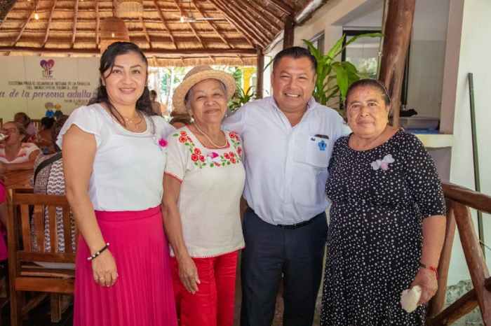 Celebra DIF Tulum a los adultos mayores en su día