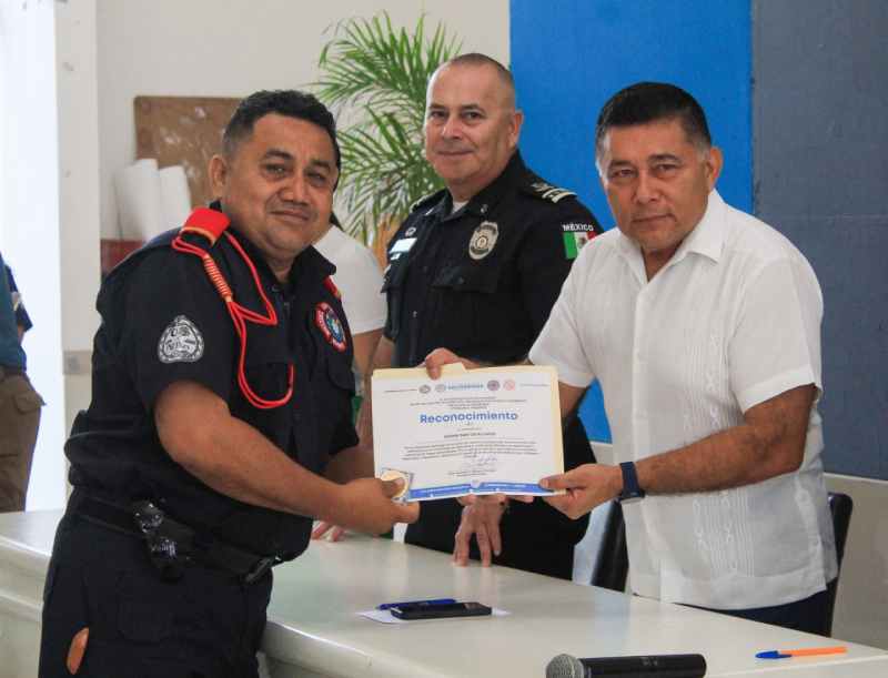 Celebra-gobierno-municipal-al-Cuerpo-de-Bomberos