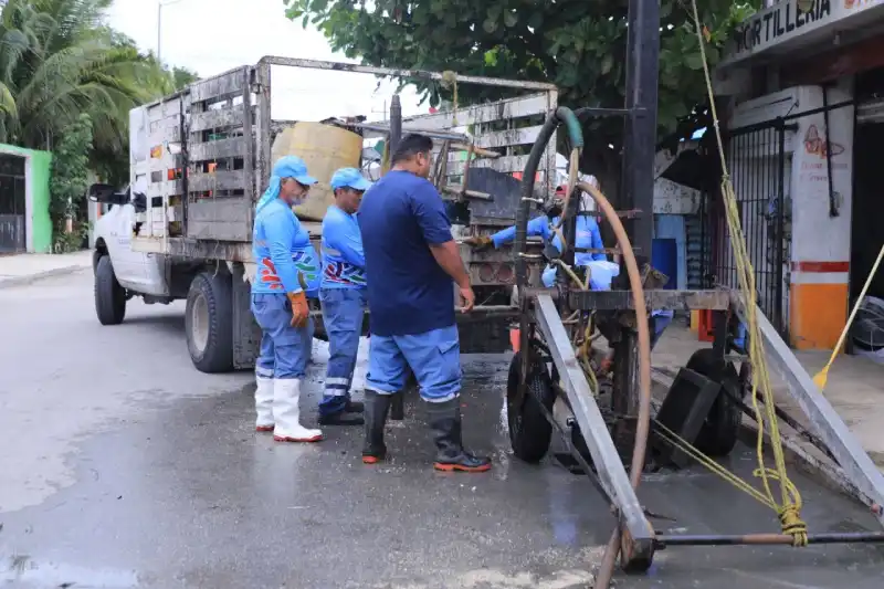 Refuerza-gobierno-de-Playa-Del-Carmen-la-limpieza-en-pozos-de-absorción-1