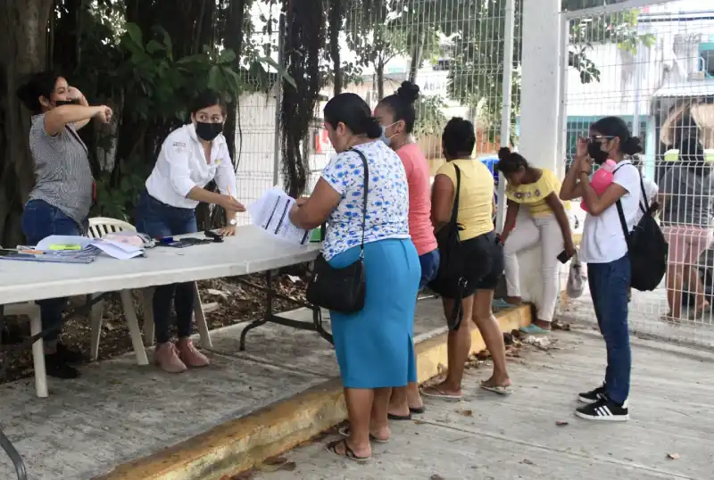 Vacunan a adolescentes y niños de Puerto Aventuras 2