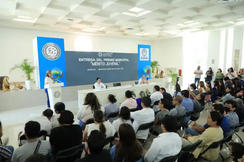 Premia gobierno de solidaridad al Mérito Juvenil