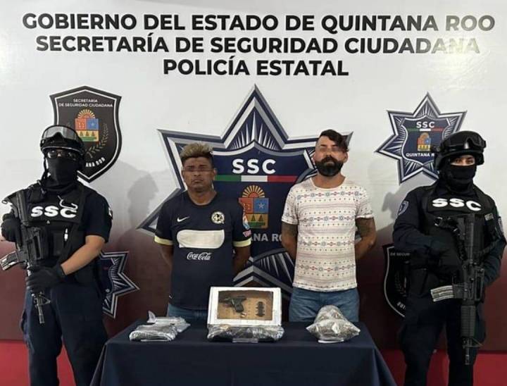 Arresto de dos individuos armados con drogas en Cancún