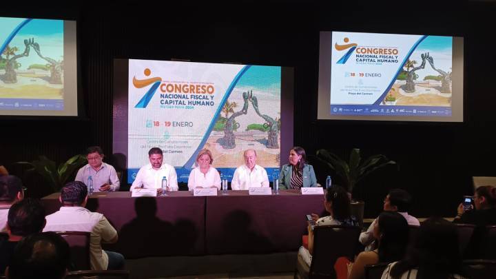 Encuentro de Expertos en el Séptimo Congreso Nacional Fiscal y de Capital Humano 2024 en la Riviera Maya