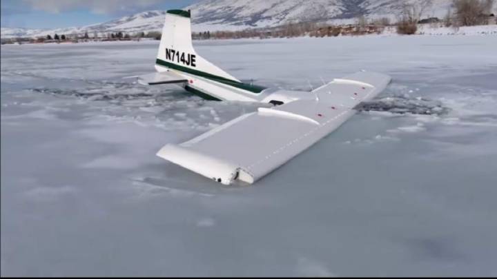 Incidente en Ogden, Utah: Avioneta perfora capa de hielo al despegar sobre lago congelado