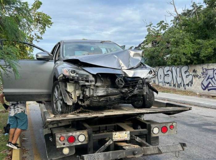 Incidente en Playa del Carmen Conductor Bajo Efectos del Alcohol Impacta su Vehiculo Contra un Arbol sin Causar Lesiones 1