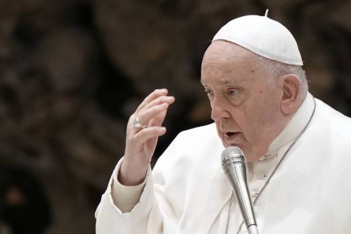 Las Advertencias del Papa Francisco: Desatando las Cadenas de Adicciones, Modas y Miedos