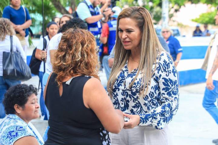 Lili Campos mantiene su liderazgo en las encuestas para la presidencia de Solidaridad en 2024