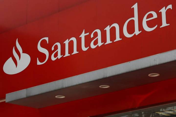 Santander Alcanza Ganancias Históricas en 2023 Gracias a Tasas de Interés Elevadas
