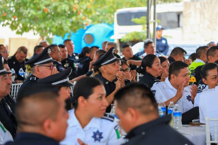 Lili Campos elogia el Loable Desempeno Policial en Playa del Carmen en Celebracion del Dia del Policia 2
