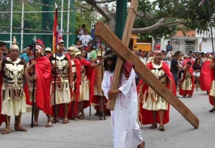 Celebración de Semana Santa: Viacrucis viviente en destinos playeros