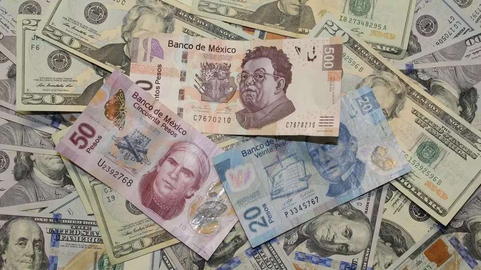 El Peso Mexicano Experimenta Ligera Pérdida Frente al Dólar en el Inicio del 15 de Marzo