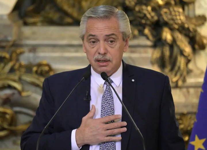 Investigación por Presunta Corrupción Salpica al Ex Presidente Alberto Fernández