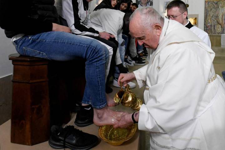 La Visita Compasiva del Papa Francisco a Mujeres Encarceladas durante la Semana Santa