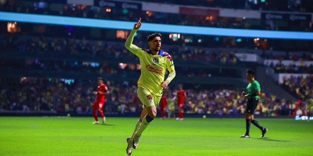 América arrolla al Toluca y es líder de la liga