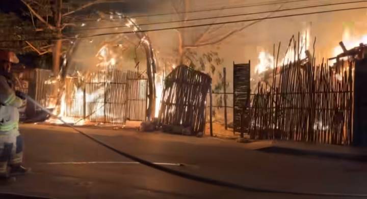 Incendio Devasta Locales en la Terraza Xaman Ha en el Corazon de Tulum