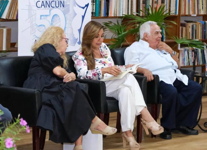 La Presentacion del Libro Historia Viva de Cancun 1