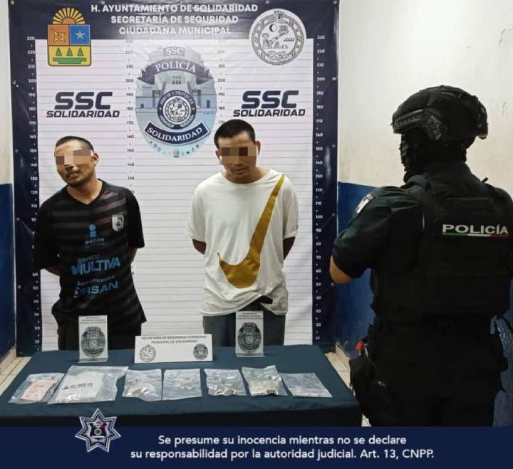 Arrestan a Dos Hombres por Posesión de Drogas en Playa del Carmen