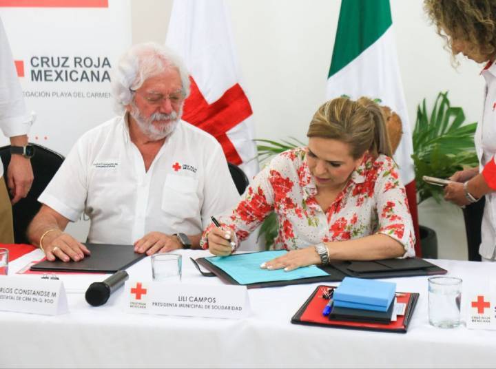 Lili Campos cumple a la Cruz Roja, en beneficio de los solidarenses