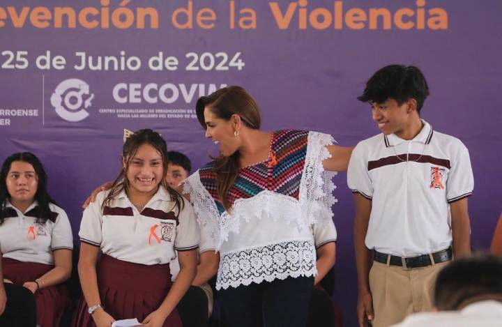 Mara Lezama Inspira a Estudiantes a Poner Fin a la Violencia de Genero 3