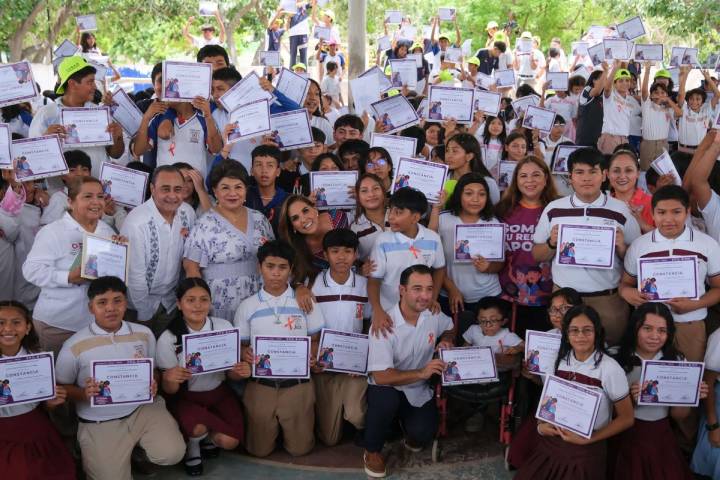 Mara Lezama Inspira a Estudiantes a Poner Fin a la Violencia de Género