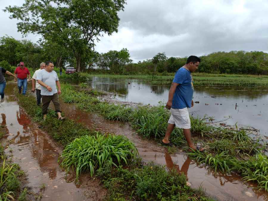 SUPERVISA-EL-PRESIDENTE-MUNICIPAL-ERIK-BORGES-YAM-LA-RUTA-DE-LOS-MECANIZADOS-POR-LAS-INCLEMENCIAS-DEL-TIEMPO