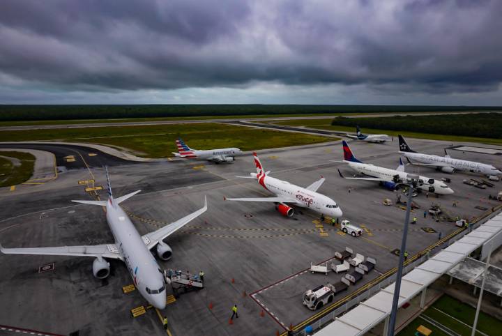 Activa aeropuerto de Cozumel protocolos de seguridad por huracán Beryl