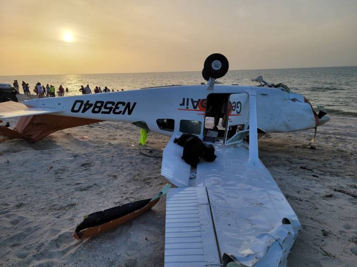 Aterrizaje forzoso de avioneta en playas de Ciudad del Carmen