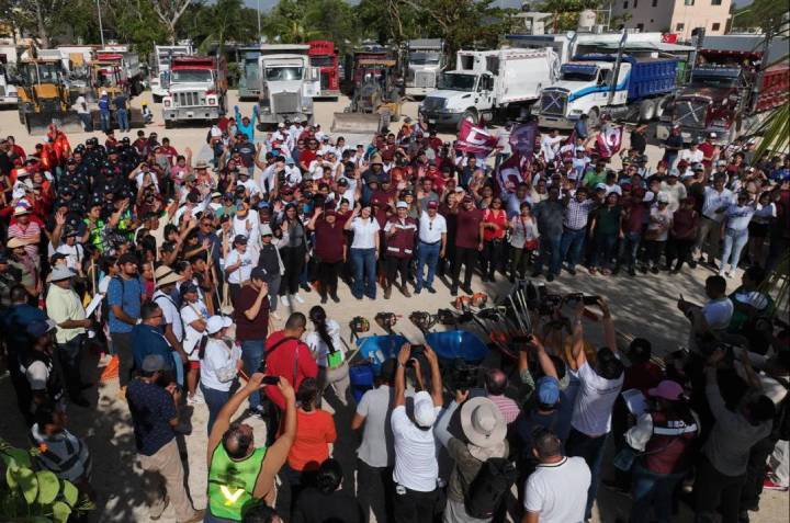 Estefanía Mercado se une al llamado de la Gobernadora y el Alcalde; participa con su equipo de voluntarios en mega jornada de limpieza en Puerto Aventuras