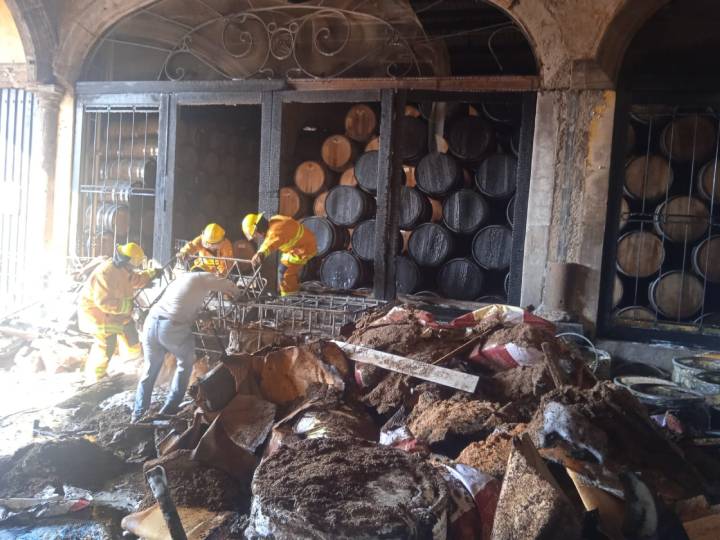Incendio en fábrica de José Cuervo deja seis fallecidos y dos heridos