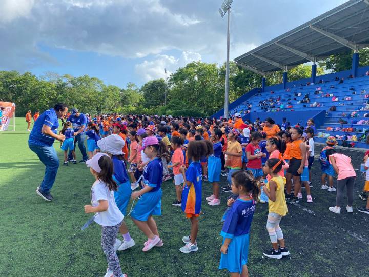 Infantes de Solidaridad celebran el Dia Naranja en el curso de verano Baaxloob Paalaloob 2