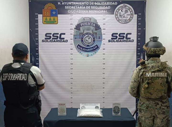 Paquete de posible cocaína asegurado en Playa del Carmen