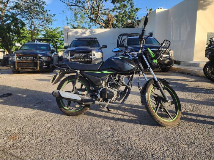 Policía Municipal asegura motocicleta robada en Playa del Carmen