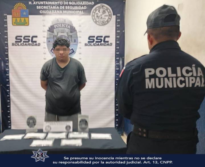 Policía Municipal de Solidaridad Detiene a Individuo con Presunta Droga en Playa del Carmen