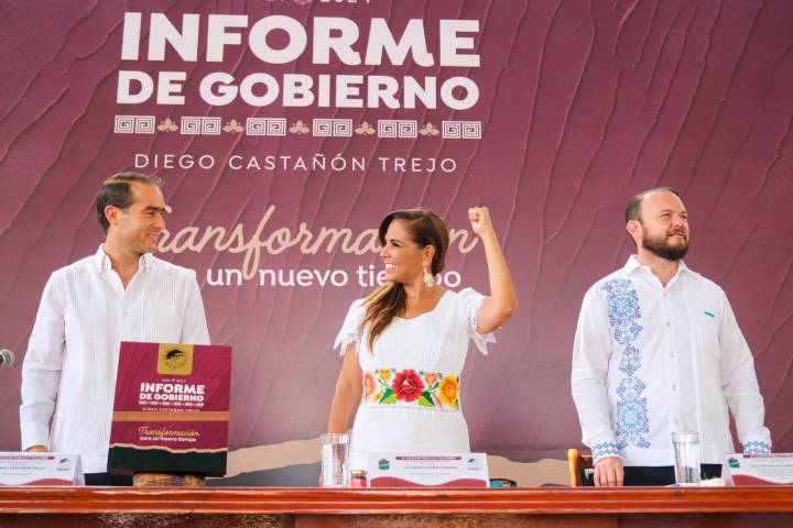 Mara Lezama asiste al Tercer Informe de Mary Hernández en Felipe Carrillo Puerto