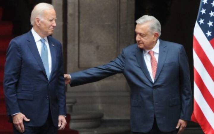 AMLO Persigue con Firmeza un Plan de Ayuda para América Latina en su Encuentro con Biden durante la Cumbre APEC
