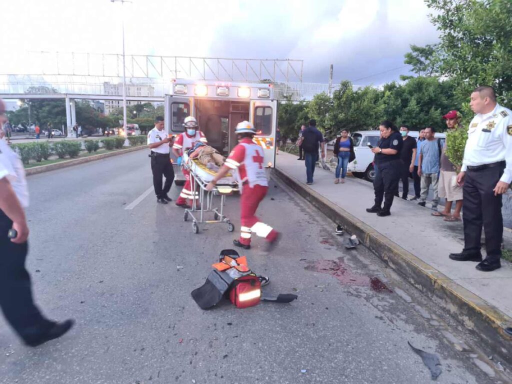 Accidente en Cancún: Peatón arrollado por una combi de 'La Franja' cerca de la terminal ADO