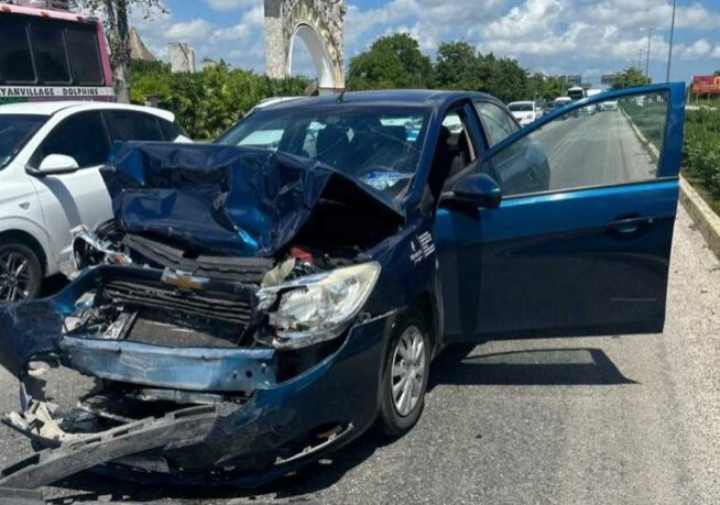Accidente en la Carretera Cancún-Puerto Morelos deja 4 heridos