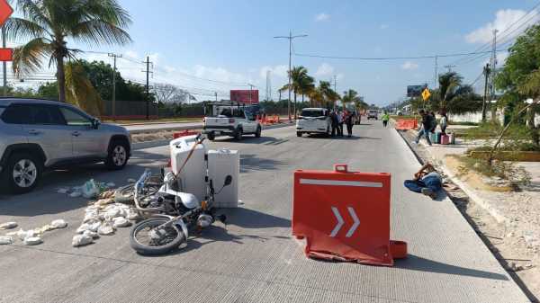 Accidente vial en Cancún: taxi arrolla a repartidor de tortillas en bulevar Colosio 1 Accidente vial en Cancun taxi arrolla a repartidor de tortillas en bulevar Colosio 1