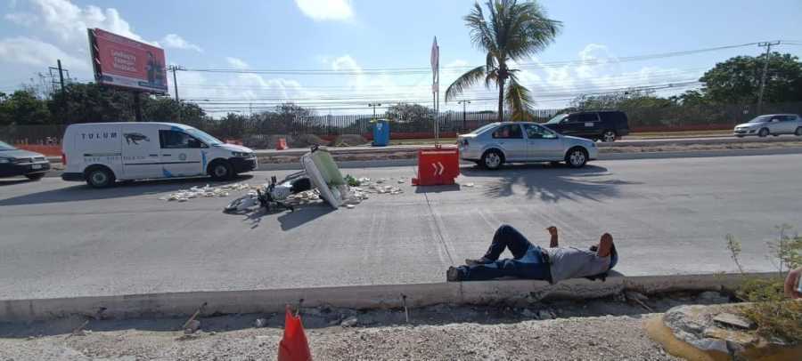 Accidente vial en Cancún: taxi arrolla a repartidor de tortillas en bulevar Colosio