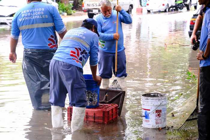 Activan-operativo-de-limpieza-de-alcantarillas-por-fuertes-lluvias-1