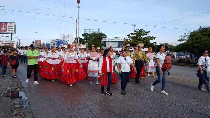 Gran concurrencia al Desfile Cívico 112 Aniversario de la Revolución