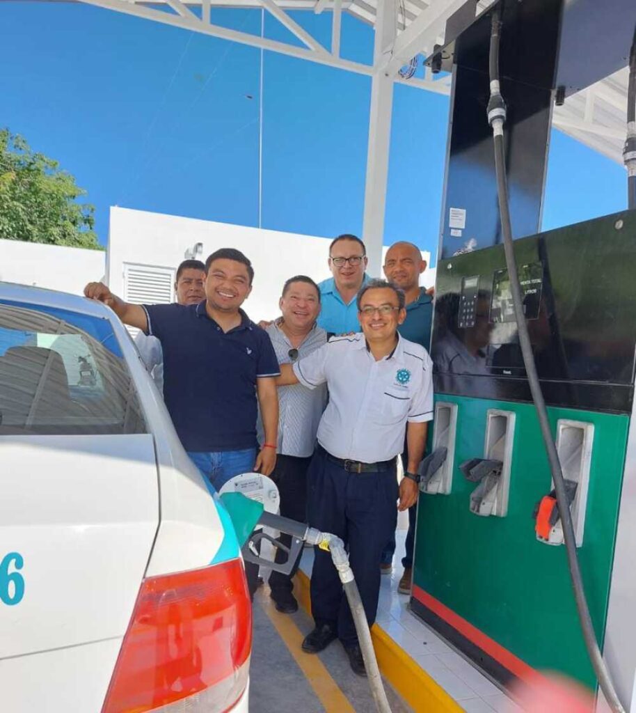 Apertura de la Estación de Servicios Exclusiva para Taxistas en el Sindicato "Lázaro Cárdenas del Río"