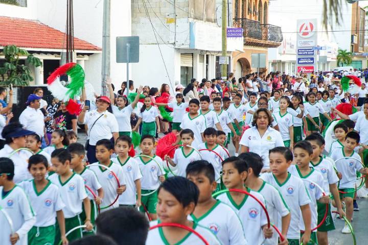 Apoteosico Desfile Conmemorativo del CXIII Aniversario de la Revolucion Mexicana 3
