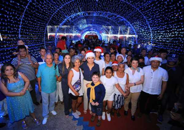 Arrancan las celebridades navidenas en Solidaridad con las luces encendidas 1