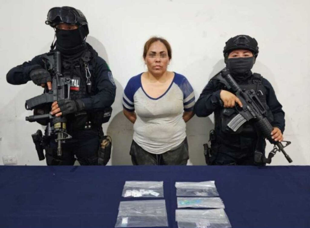 Arrestan a Mujer Sorprendida Consumiendo Cocaína en Tulum y Descubren Importante Cantidad de Drogas