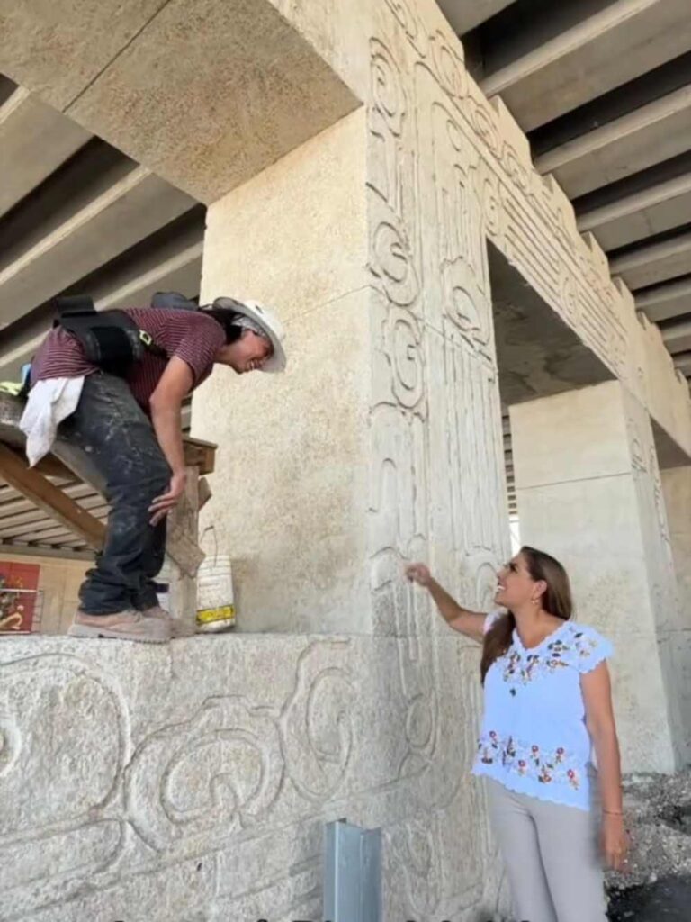 Artistas realizan murales bajo el puente del distribuidor vial del aeropuerto de Cancun 1