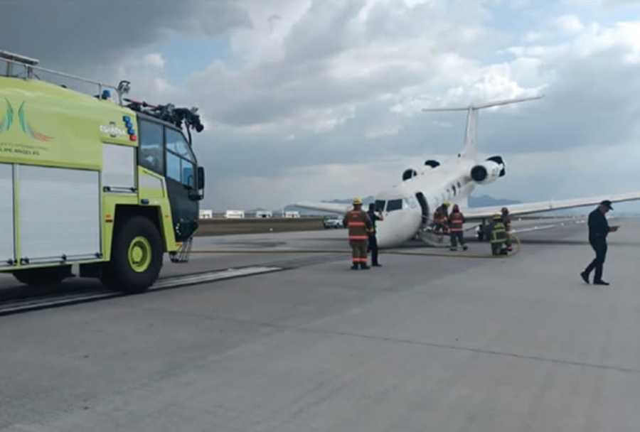 Aterrizaje de emergencia en el AIFA de un avion de la FGR tras perder el tren de aterrizaje 2