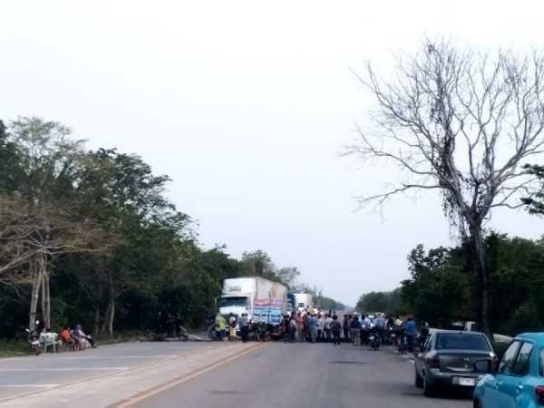 Bloqueo de carretera en La Pantera Manifestantes interrumpen la via corta Chetumal Merida 2